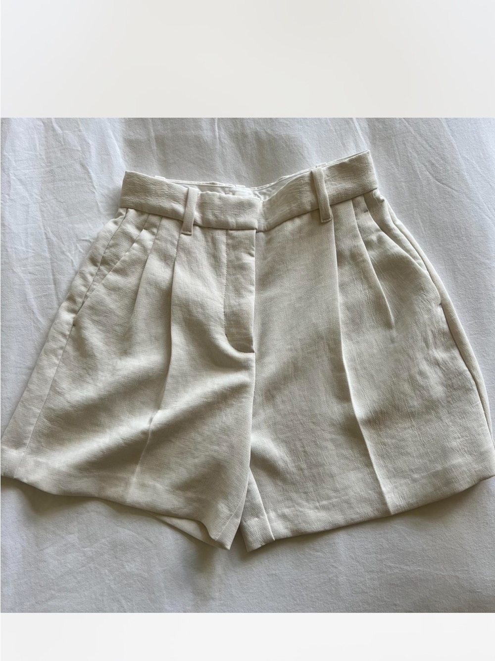Aritzia wilfred High-Waist Cream Pleated Women's Shorts size:00